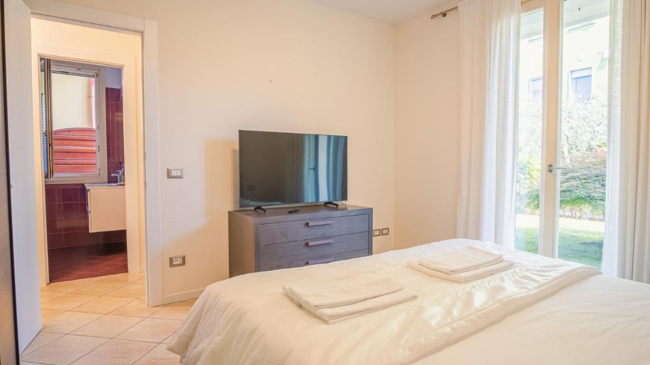 Endless Summer Sirmione - Italian Homing Luaran gambar